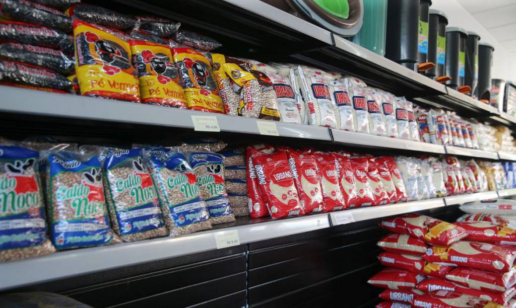 Distribuição de alimentos dispensa emergência para comunidades tradicionais