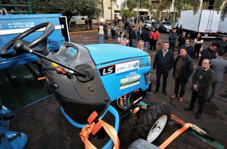 Governo de MS entrega equipamentos para agricultura familiar