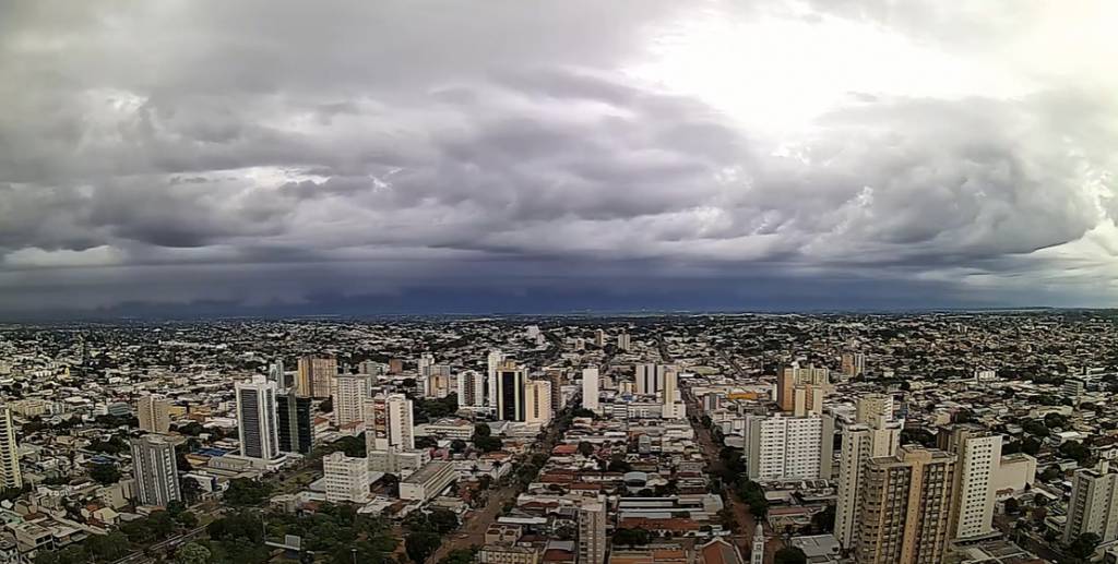 Clima ao Vivo registra avanço de chuva intensa em Campo Grande