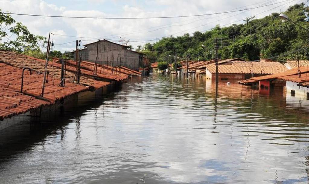 Enchentes desalojam 13,8 mil pessoas em 53 municípios na Bahia