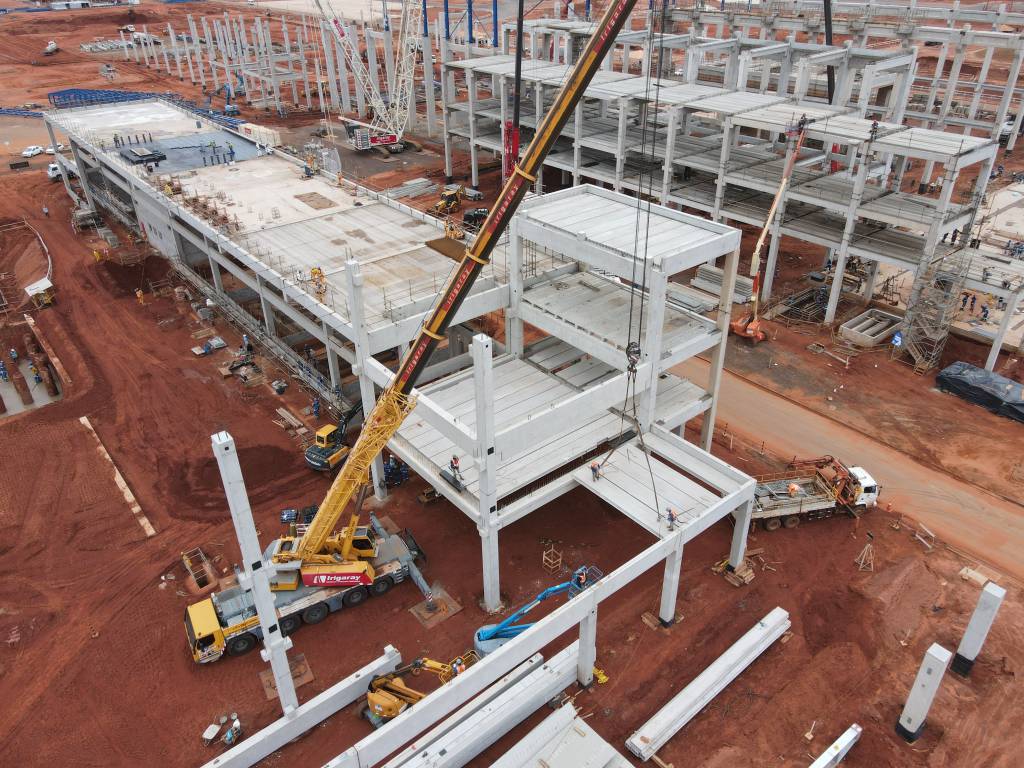 Construção de fábrica de celulose avança em Ribas do Rio Pardo