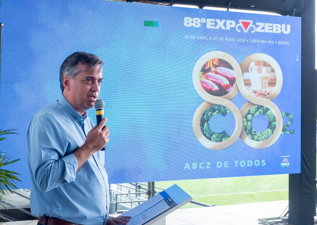Expozebu termina com entrega de homenagens 