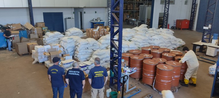 Agrotóxicos ilegais são incinerados em Mato Grosso do Sul