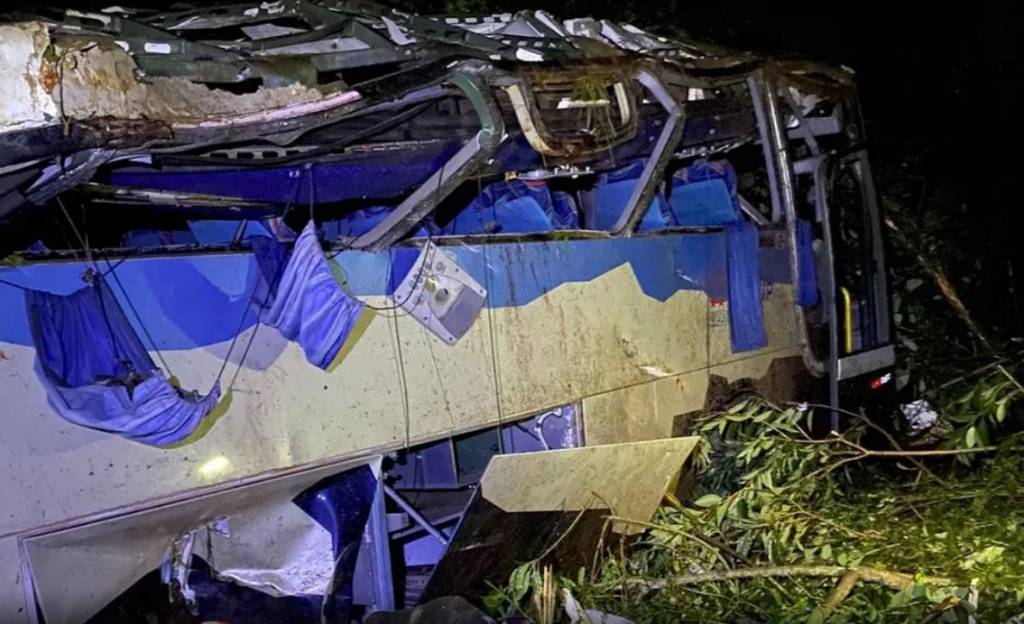 Acidente de ônibus mata 10 trabalhadores de Três Lagoas no Paraná