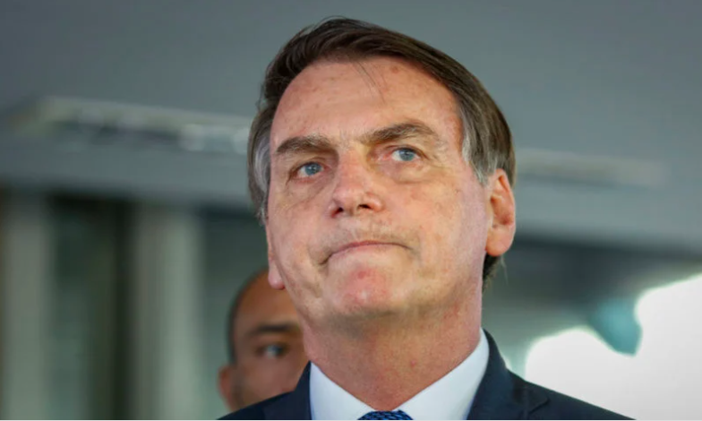 Bolsonaro presta última homenagem a ex-ministro