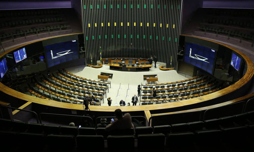 Câmara adia votação da reforma tributária 