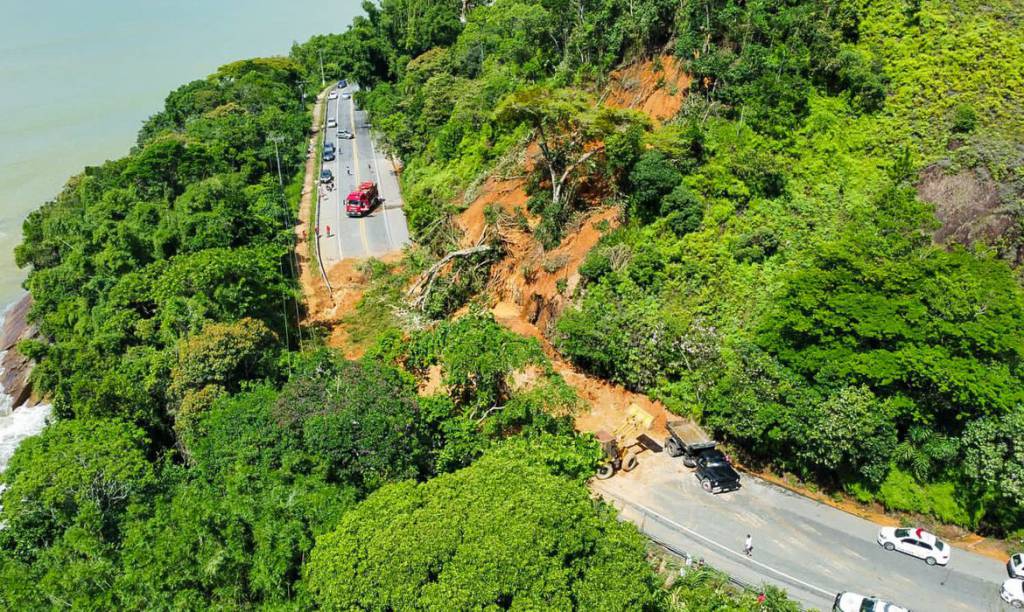 Temporal causa 36 mortes no litoral de São Paulo