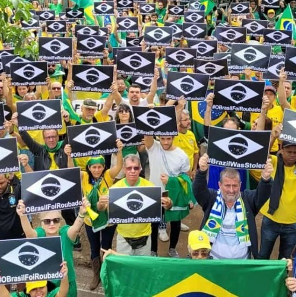 Hoje: Manifestantes convocam greve geral contra a eleição de Lula