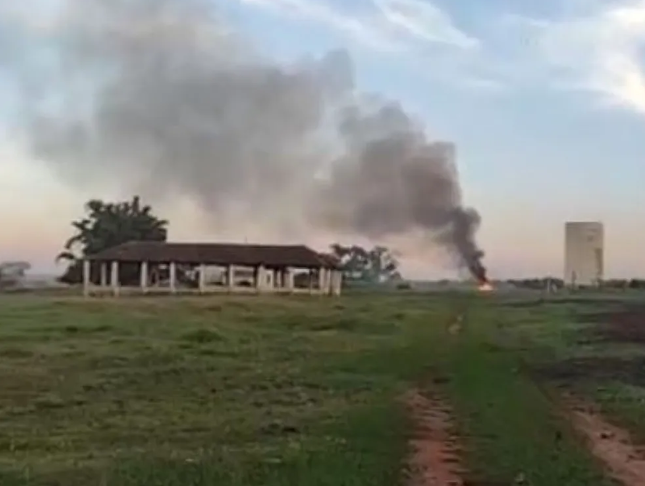 Helicóptero que partiu da Agrishow cai e duas pessoas morrem