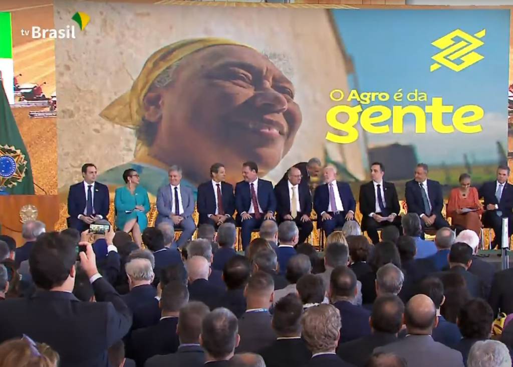 Ministros de Lula mantêm críticas à taxa de juros