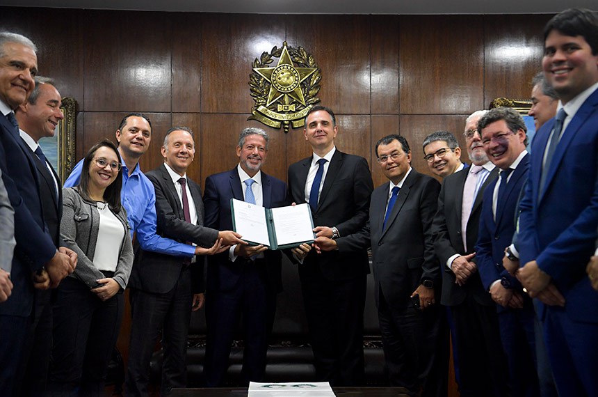 Aprovado na Câmara, Senado recebe PEC da reforma tributária 