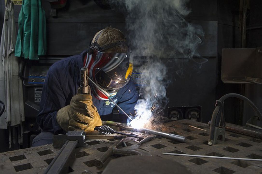 IBGE aponta recuo da produção industrial nacional