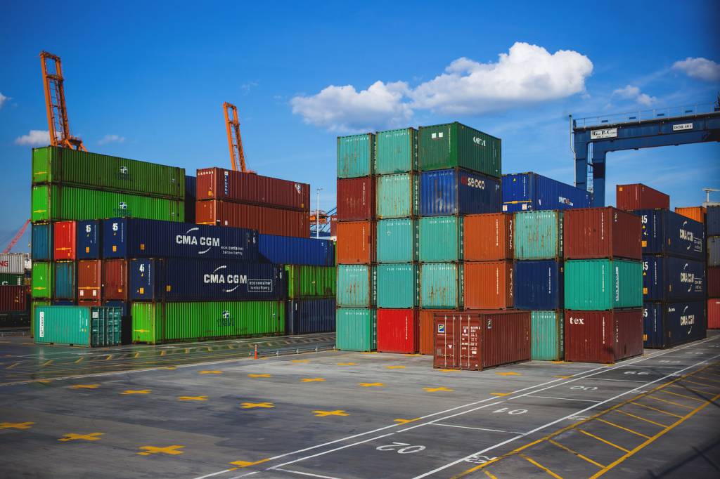 Balança comercial registra superávit de US$375 milhões