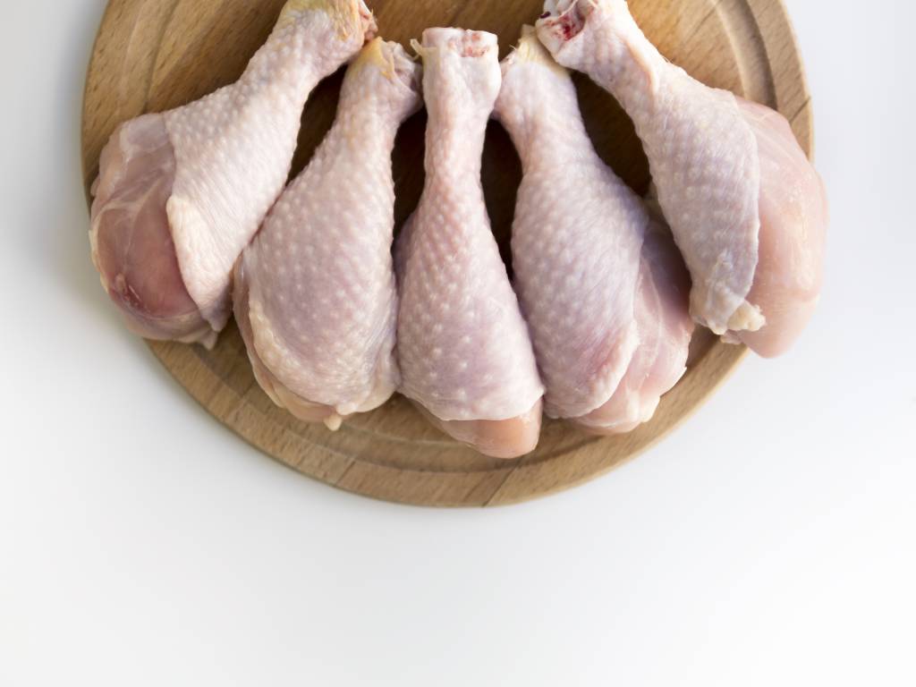 Carne de frango com preços em queda