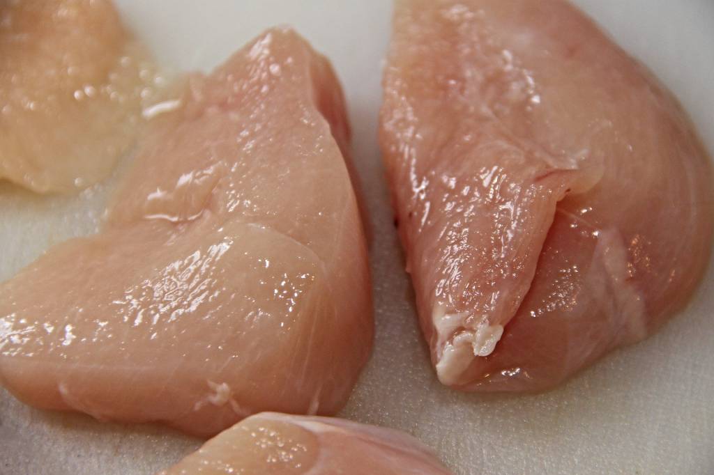Exportações brasileiras de carne de frango alcançaram 332 mil toneladas em novembro