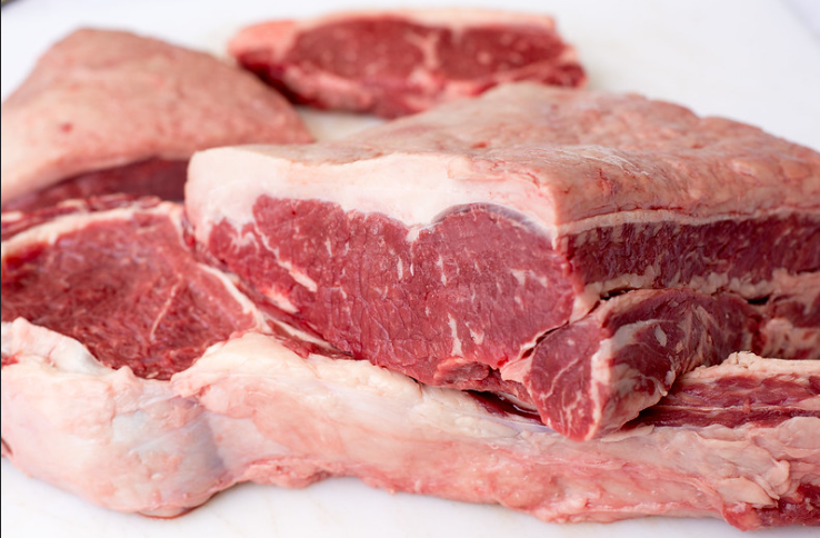 Produção de carne bate recorde em 2023, de acordo com o IBGE