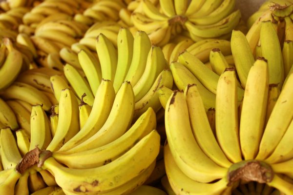 Oferta elevada pressiona preço da banana nanica em maio