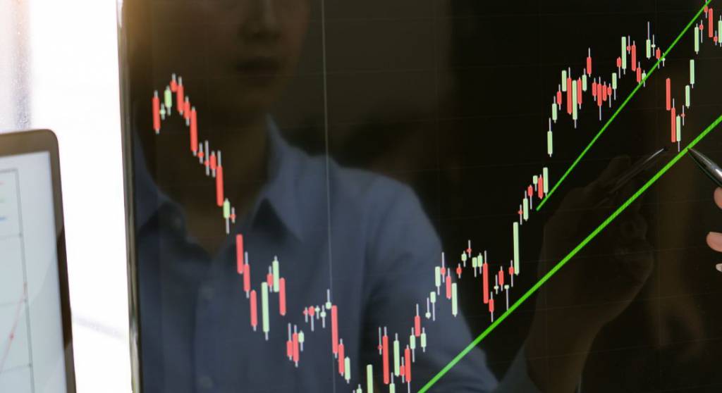 Bolsas da Europa fecham majoritariamente em alta com balanços de grandes empresas no foco