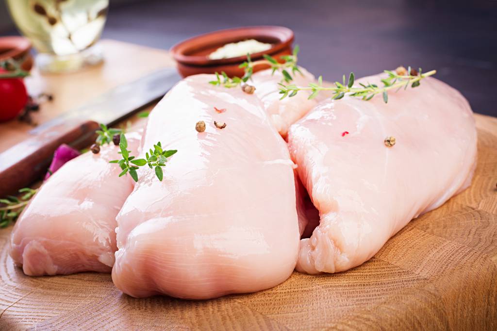 Embarques de carne de frango fecham semestre com alta de 0,5%