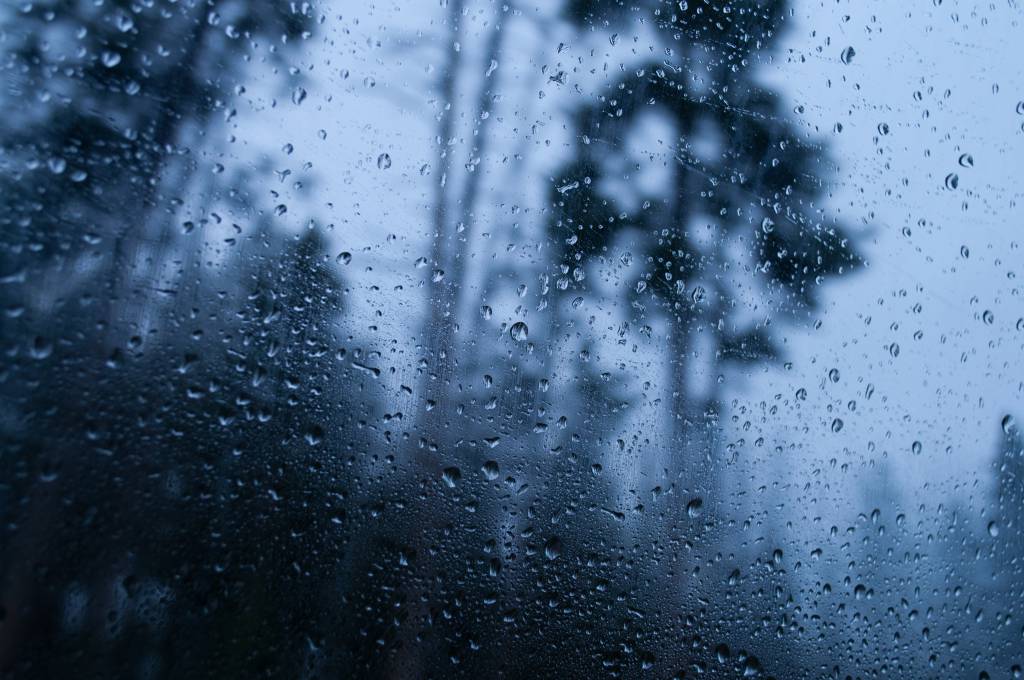 Frente fria avança pelo Sul e leva chuva forte a várias regiões do Brasil neste domingo