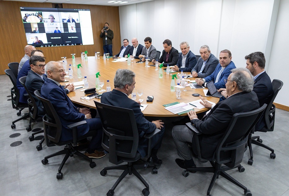 CNA e agroindústria reabrem diálogo no Foniagro para fortalecer políticas do setor