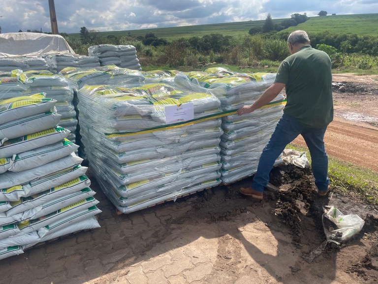 Operação apreende 336 toneladas de fertilizante orgânico sem registro no Mapa no interior de SP