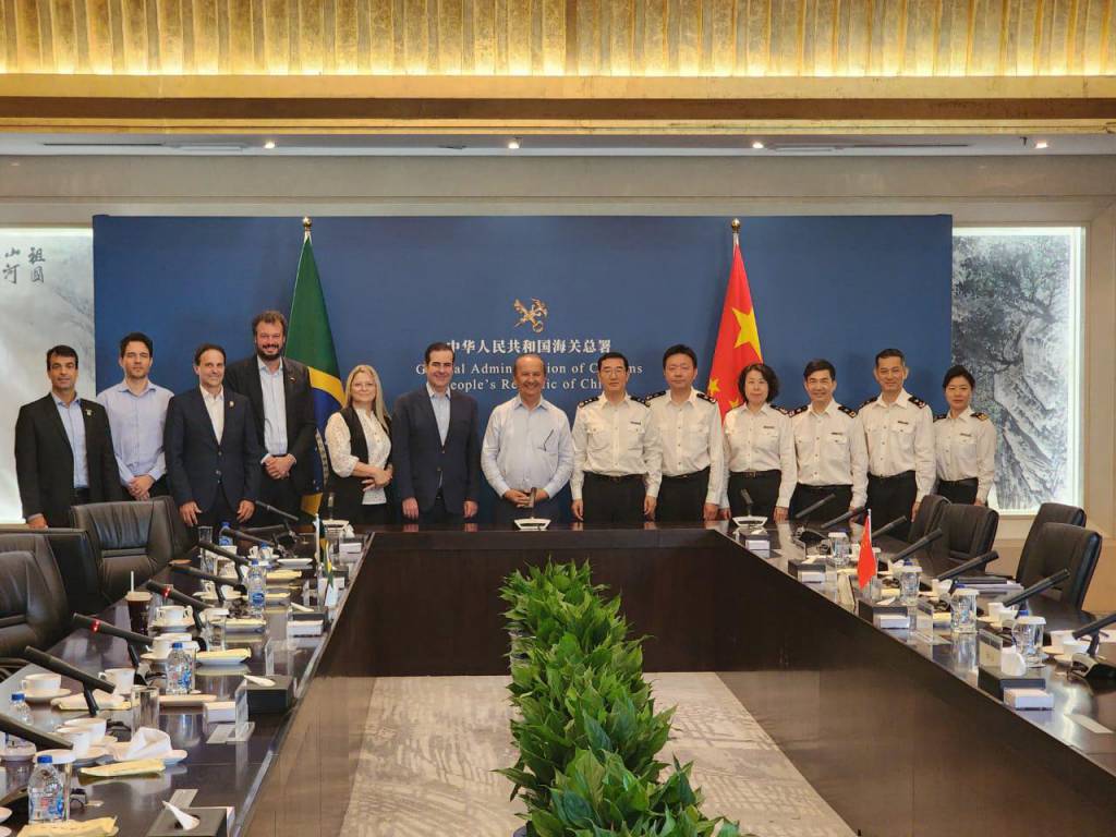 Jorginho Mello busca retomada das exportações de frango de Santa Catarina para a China
