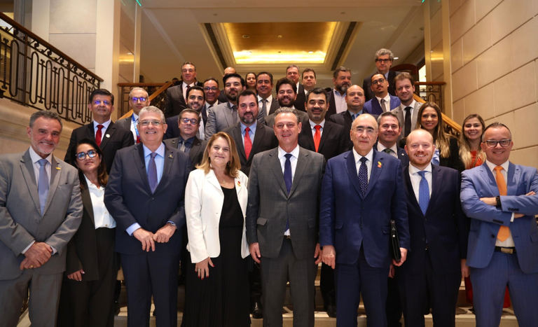 Fávaro se encontra com líderes do setor produtivo em Pequim para fortalecer parcerias comerciais