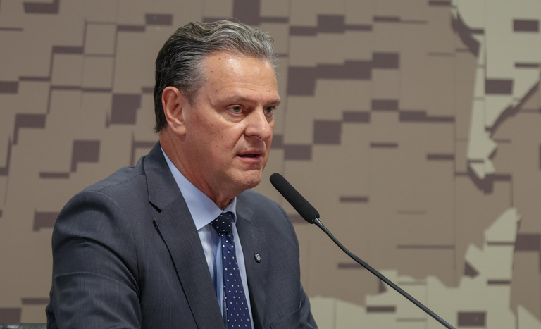 A imensa maioria dos mercados no mundo reconhece a força do sistema sanitário brasileiro, diz Fávaro na CRA