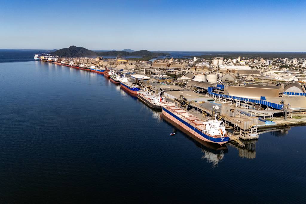 Portos do Paraná superam marca histórica no primeiro semestre de 2025