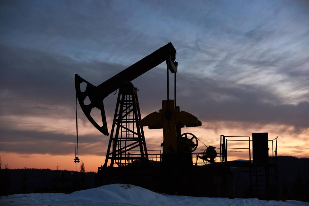 Estoques de petróleo nos EUA caem 9,285 milhões de barris, revela DoE