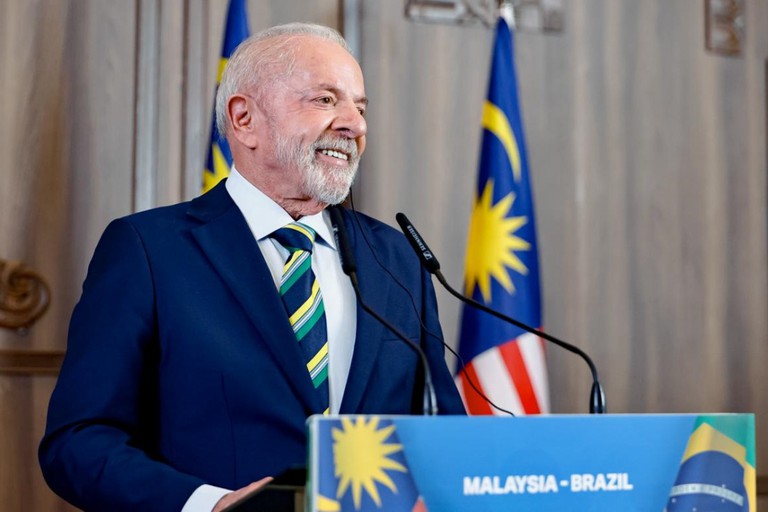 Lula diz que está cobrando Trump com frequência para retirar tarifas e sanções dos EUA