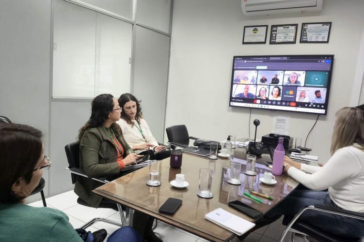 Adapar e Comitê de Sanidade Avícola reforçam protocolos para evitar gripe aviária no Paraná
