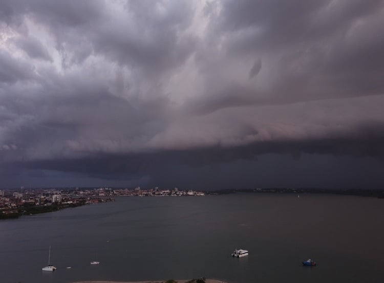 Temporais ganham mais força no litoral do Nordeste