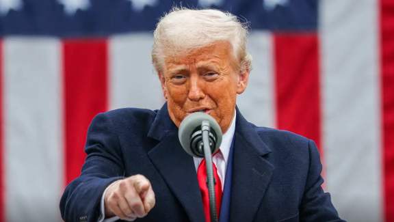 Trump ameaça países que se alinhem ao Brics com tarifa de 10%