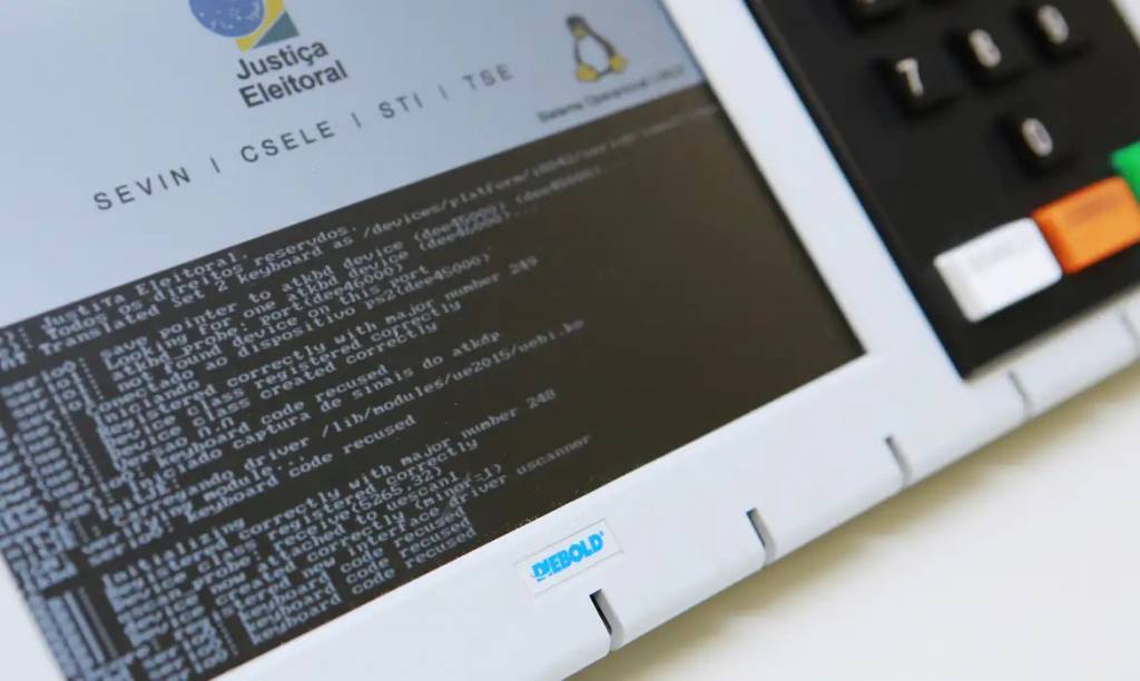 Teste público de segurança das urnas eletrônicas é realizado pelo TSE