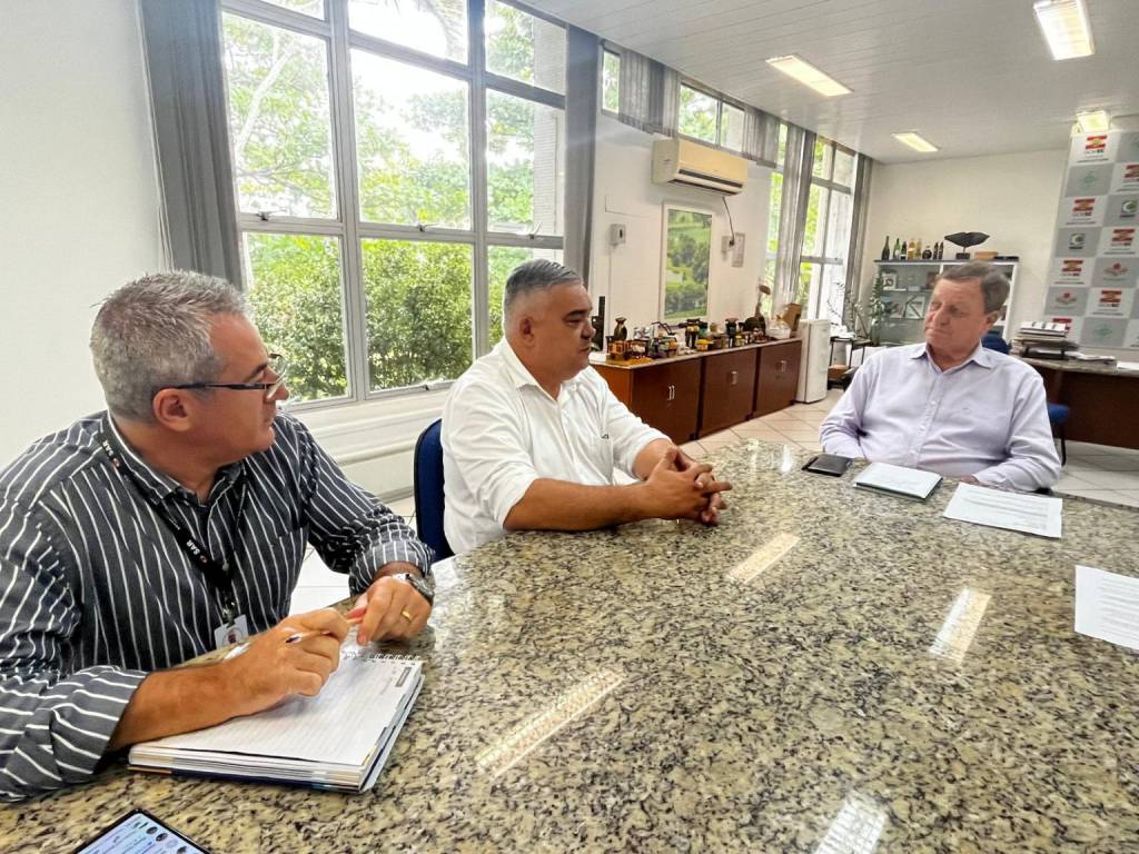 Grupo de trabalho será criado para garantir segurança no trânsito de maquinário agrícola nas rodovias de SC