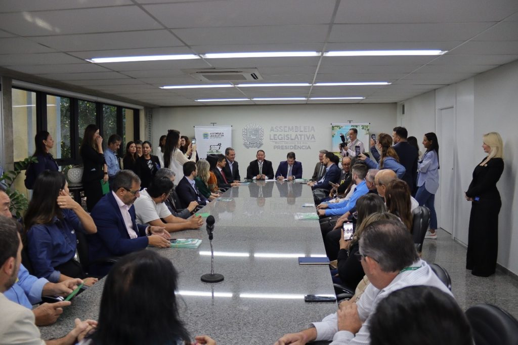 Governo do Estado de MS elabora plano de fomento à cadeia produtiva da pecuária leiteira
