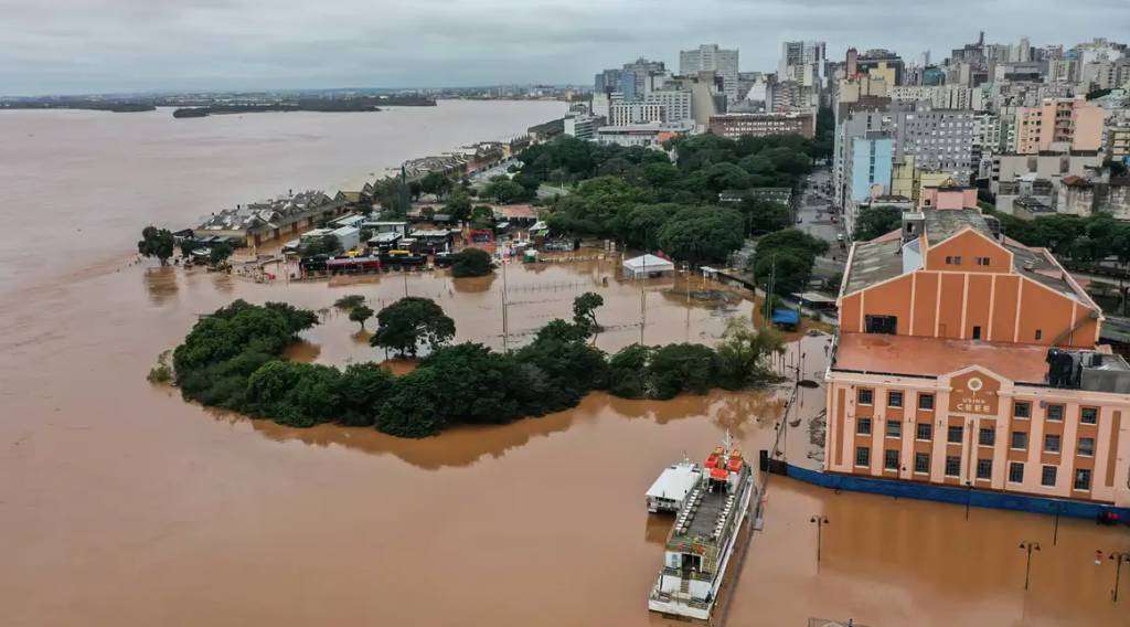 Com retorno de chuva forte no RS, população deve buscar áreas seguras