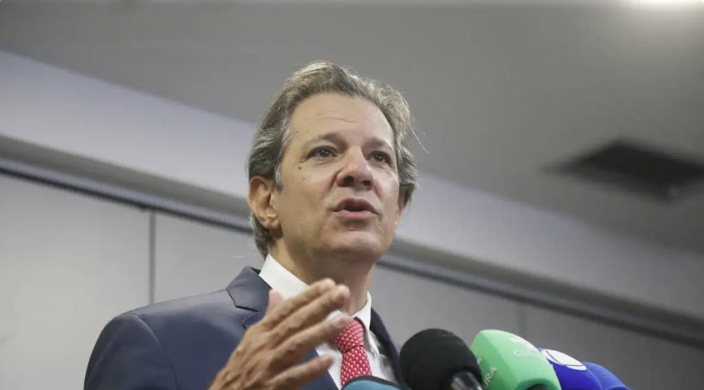 No máximo até 15h desta terça teremos definição sobre alternativas a IOF, diz Haddad