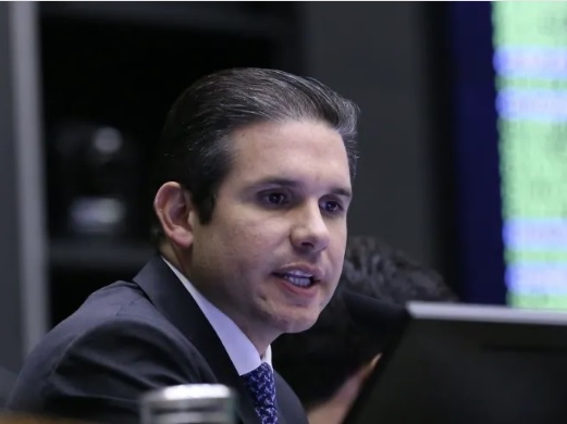 Motta sobre pacote contra tarifaço: há causas que devem transcender preferências ideológicas