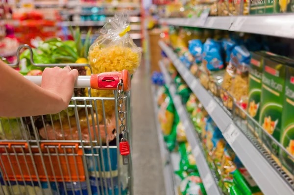 Consumo nos lares brasileiros registra alta anual de 3,93% em maio, revela Abras
