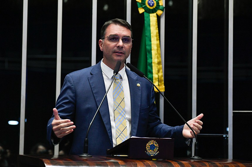 Secom: Flávio optou por sugerir adiamento do tarifaço com 'claro objetivo eleitoreiro'