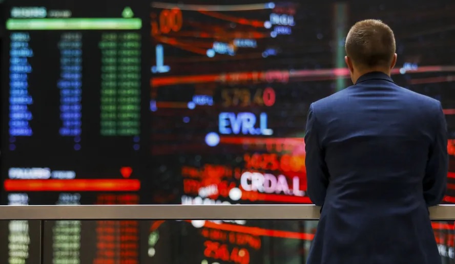 Bolsas da Europa caem pressionadas por tecnologia, balanços e alta do petróleo