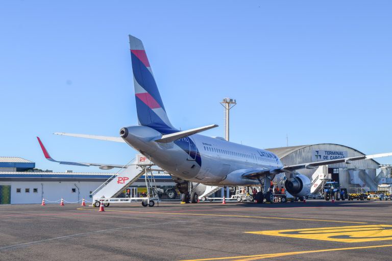 Petrobras anuncia aumento de 18% no preço do querosene de aviação em maio