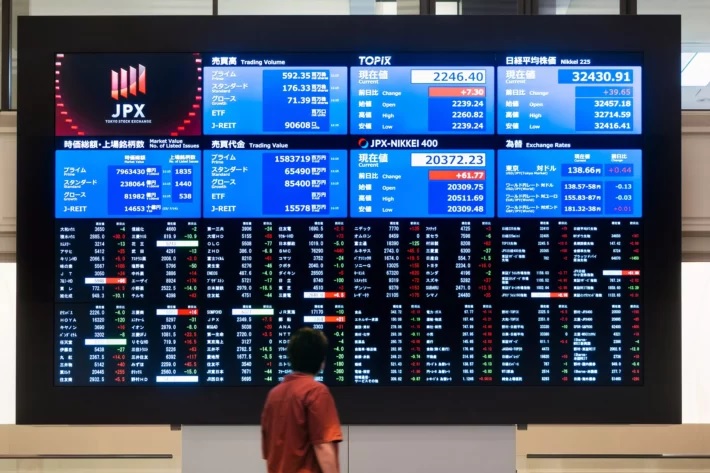 Bolsas asiáticas recuam com forte queda das ações de tecnologia e semicondutores