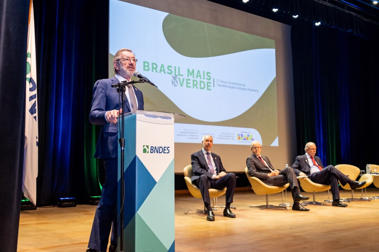 Transformação ecológica impulsiona investimentos, competitividade e desenvolvimento, afirma ministro