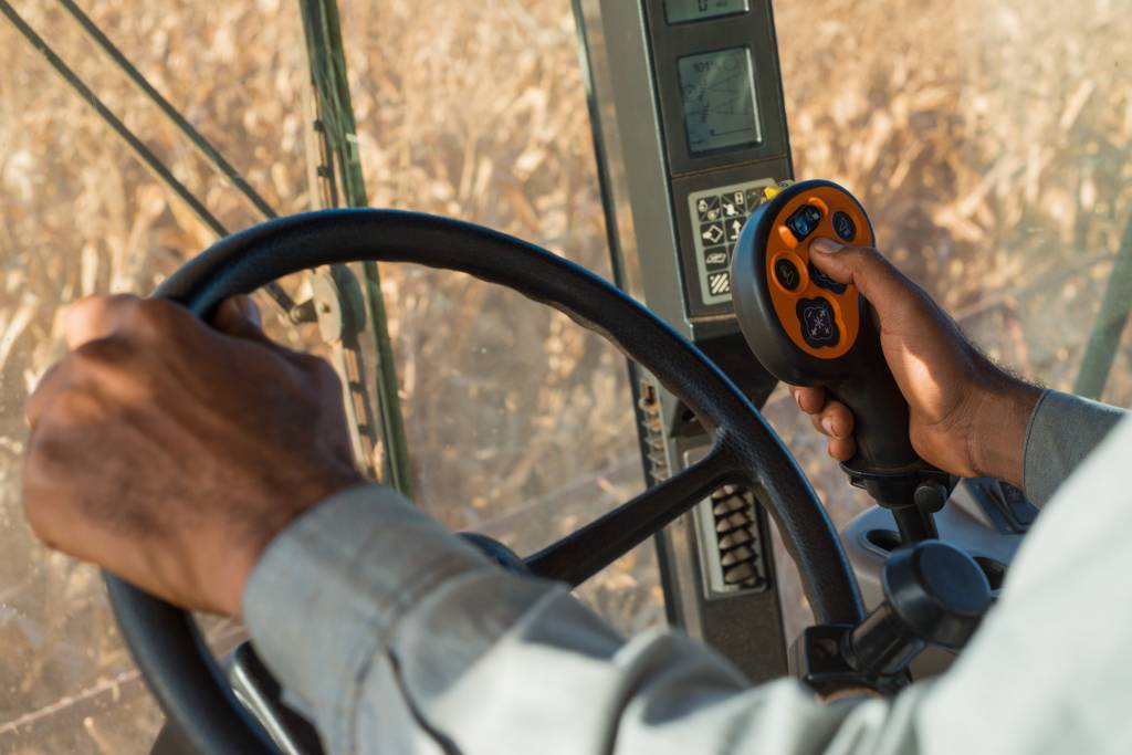 CNA/Cepea: agro brasileiro bate recorde na geração de empregos em 2025