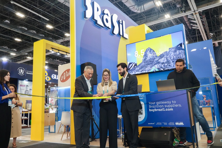 Pavilhão Brasil aproxima alimentos e bebidas nacionais do varejo mexicano na Expo ANTAD