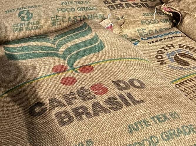 Exportações de café do Brasil crescem em abril, mas receita cai